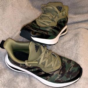 🌻 Big Kids (size5youth) Adidas Fortarun K Camo Running Sneakers